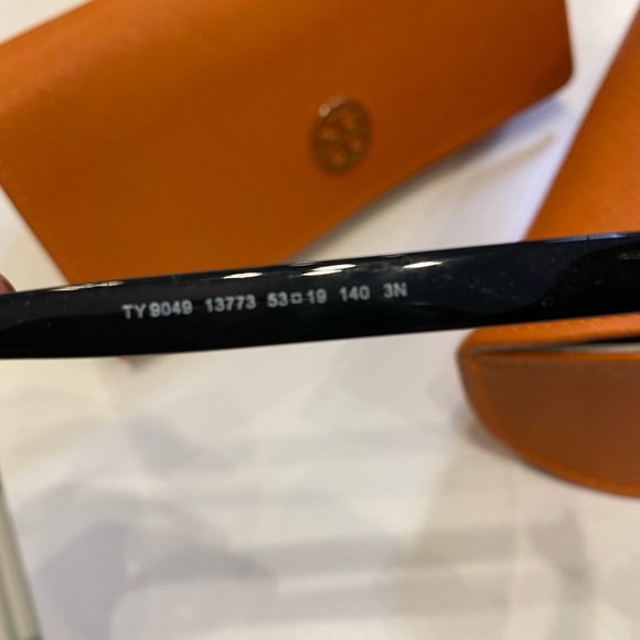 tory burch black sunglasses - Picture 3 of 3